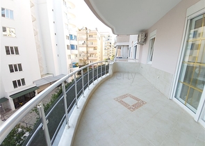 قريبة من البحر والخدمات - شقة غرفين وصالة مفروشة -في محمودلار / الانيا 