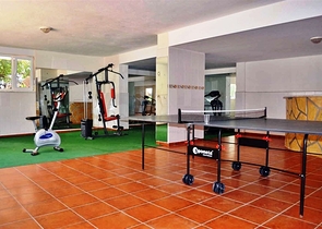 قريبة من البحر والخدمات - شقة غرفين وصالة مفروشة -في محمودلار / الانيا 