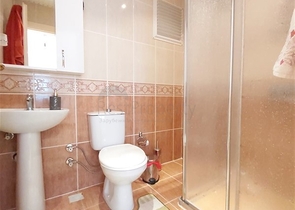 قريبة من البحر والخدمات - شقة غرفين وصالة مفروشة -في محمودلار / الانيا 