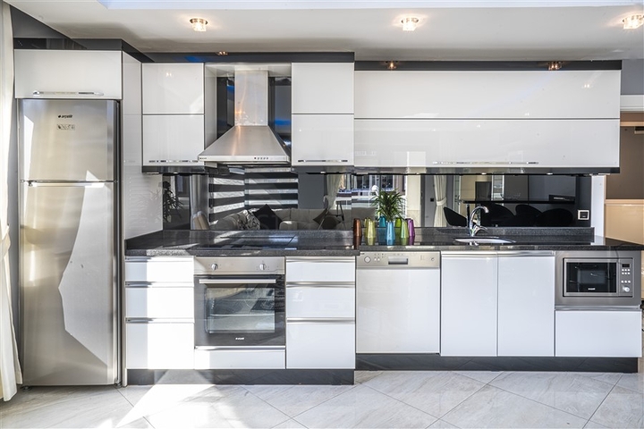 قريبة من البحر -شقة غرفتين وصالة مفروشة - في منطقة اوبا / الانيا 