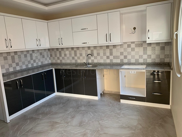 شقة عائلية واسعة - دوبلكس 3 غرف وصالة -ضمن مجمع سكني - في محمودلار / الانيا 