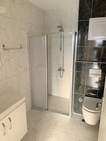 شقة عائلية واسعة - دوبلكس 3 غرف وصالة -ضمن مجمع سكني - في محمودلار / الانيا 