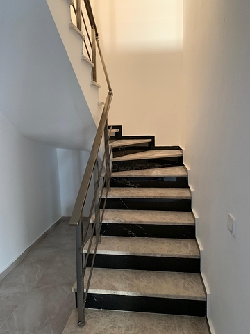 شقة عائلية واسعة - دوبلكس 3 غرف وصالة -ضمن مجمع سكني - في محمودلار / الانيا 