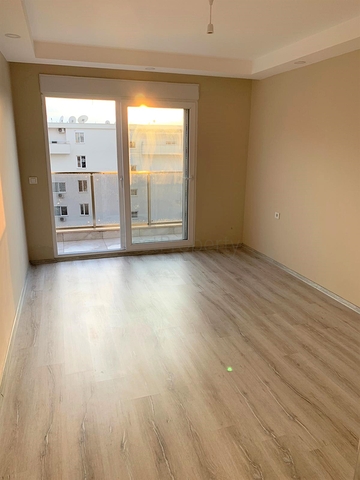 شقة عائلية واسعة - دوبلكس 3 غرف وصالة -ضمن مجمع سكني - في محمودلار / الانيا 