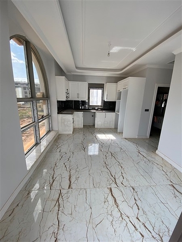 مجمع فاخر - شقة غرفة وصالة - في اوبا / الانيا 