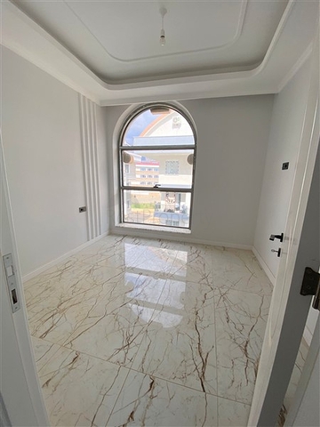 مجمع فاخر - شقة غرفة وصالة - في اوبا / الانيا 