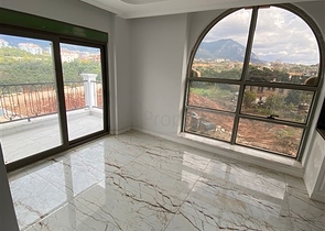 مجمع فاخر - شقة غرفة وصالة - في اوبا / الانيا 