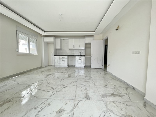 شقة جديدة - غرفتين وصالة - ضمن مجمع - في محمودلار / الانيا 