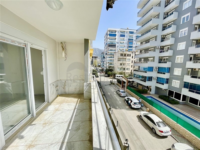 شقة جديدة - غرفتين وصالة - ضمن مجمع - في محمودلار / الانيا 