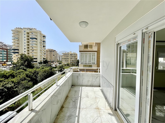 شقة جديدة - غرفتين وصالة - ضمن مجمع - في محمودلار / الانيا 