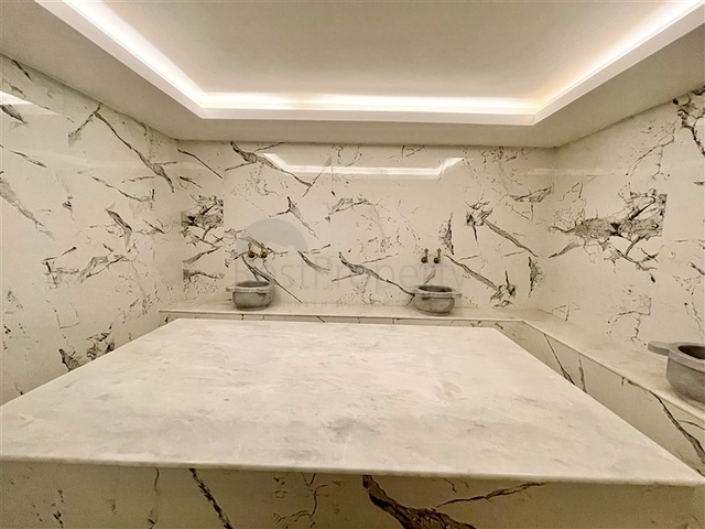 شقة جديدة - غرفتين وصالة - ضمن مجمع - في محمودلار / الانيا 