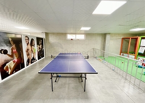 شقة جديدة - غرفتين وصالة - ضمن مجمع - في محمودلار / الانيا 