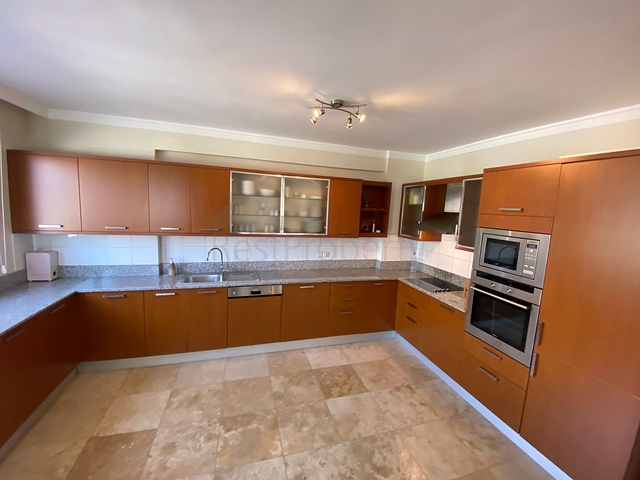 شقة عائلية واسعة - 3 غرف وصالة مفروشة -ضمن مجمع انيق في جيكجلي / الانيا