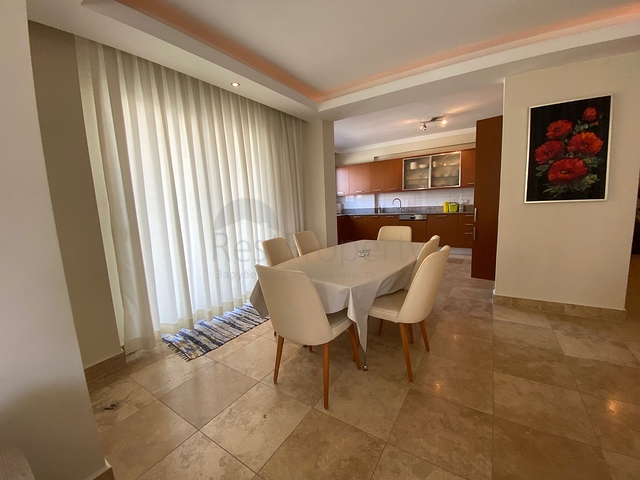 شقة عائلية واسعة - 3 غرف وصالة مفروشة -ضمن مجمع انيق في جيكجلي / الانيا