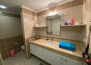 شقة عائلية واسعة - 3 غرف وصالة مفروشة -ضمن مجمع انيق في جيكجلي / الانيا