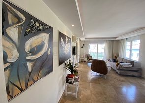 شقة عائلية واسعة - 3 غرف وصالة مفروشة -ضمن مجمع انيق في جيكجلي / الانيا