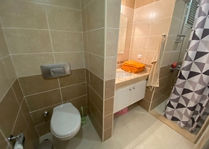 شقة عائلية واسعة - 3 غرف وصالة مفروشة -ضمن مجمع انيق في جيكجلي / الانيا