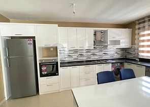 قريبة من البحر والخدمات -شقة 2 غرفة وصالة مفروشة - في محمودلار / الانيا 