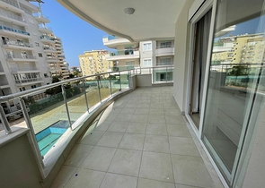 قريبة من البحر والخدمات -شقة 2 غرفة وصالة مفروشة - في محمودلار / الانيا 