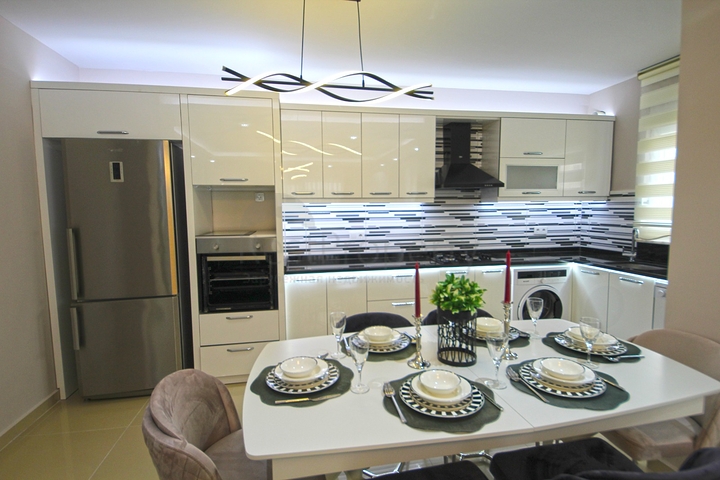 شقة زاوية - غرفتين وصالة مفروشة - في محمودلار / الانيا 