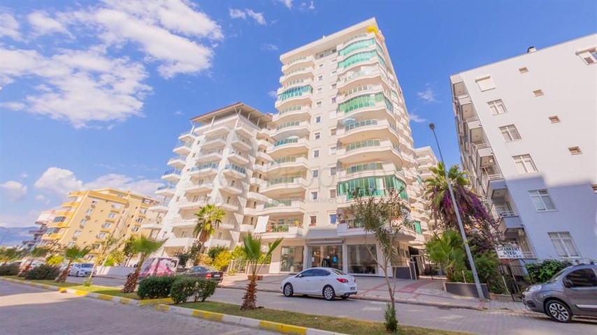 شقة زاوية - غرفتين وصالة مفروشة - في محمودلار / الانيا 