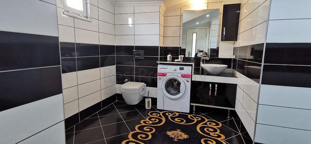 اطلالة على البحر في مركز الانيا - دوبلكس غرفتين وصالة مفروشة - في مركز الانيا 