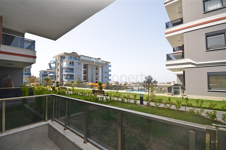 دوبلكس ارضية - 4 غرف وصالة مفروشة - مجمع حديث - في كارجيجاك / الانيا 