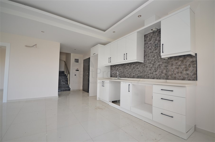 دوبلكس ارضية - 4 غرف وصالة مفروشة - مجمع حديث - في كارجيجاك / الانيا 