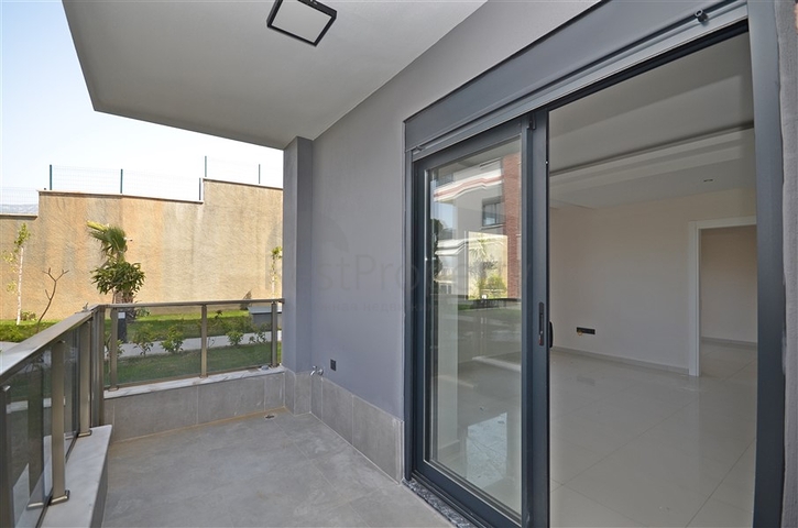 دوبلكس ارضية - 4 غرف وصالة مفروشة - مجمع حديث - في كارجيجاك / الانيا 