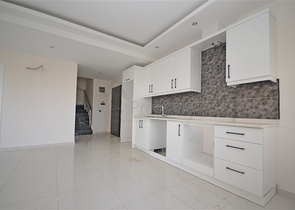 دوبلكس ارضية - 4 غرف وصالة مفروشة - مجمع حديث - في كارجيجاك / الانيا 