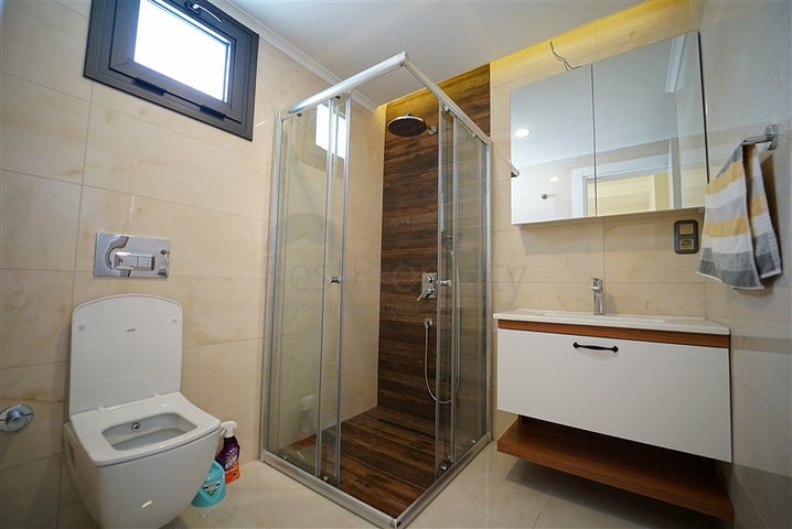 اطلالة مباشرة على البحر - شقة غرفتين وصالة مفروشة -ضمن مجمع سكني - محمودلار / الانيا 