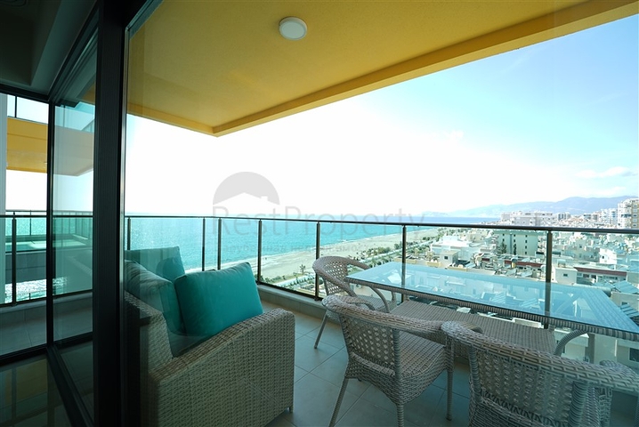 اطلالة مباشرة على البحر - شقة غرفتين وصالة مفروشة -ضمن مجمع سكني - محمودلار / الانيا 