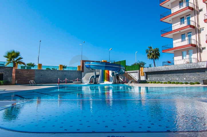 اطلالة مباشرة على البحر - شقة غرفتين وصالة مفروشة -ضمن مجمع سكني - محمودلار / الانيا 