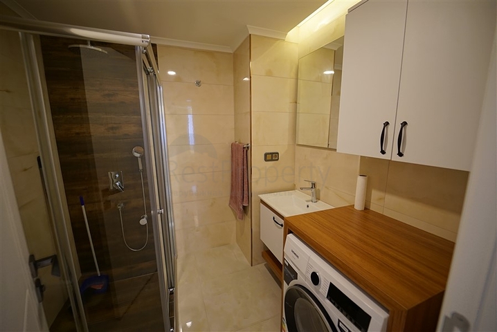 اطلالة مباشرة على البحر - شقة غرفتين وصالة مفروشة -ضمن مجمع سكني - محمودلار / الانيا 