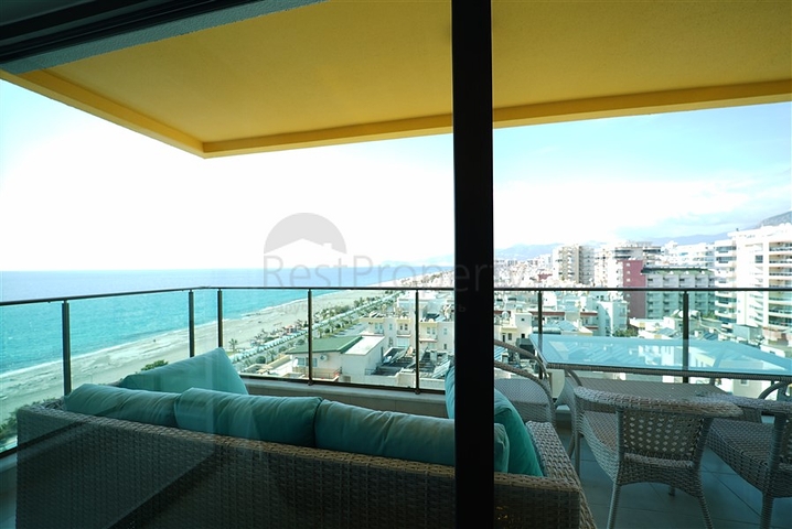 اطلالة مباشرة على البحر - شقة غرفتين وصالة مفروشة -ضمن مجمع سكني - محمودلار / الانيا 