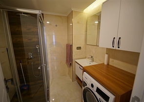 اطلالة مباشرة على البحر - شقة غرفتين وصالة مفروشة -ضمن مجمع سكني - محمودلار / الانيا 