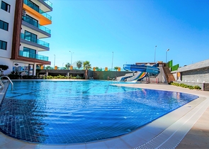 اطلالة مباشرة على البحر - شقة غرفتين وصالة مفروشة -ضمن مجمع سكني - محمودلار / الانيا 