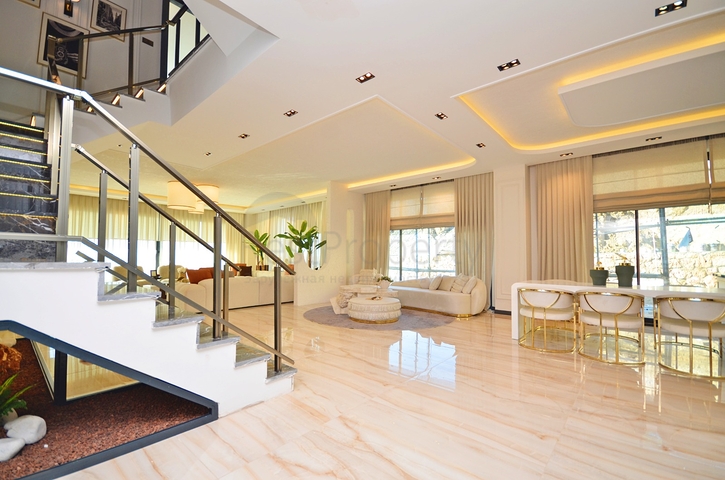 اطلالة بحر -فيلا فاخرة للبيع في الانيا 