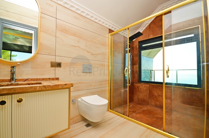 اطلالة بحر -فيلا فاخرة للبيع في الانيا 