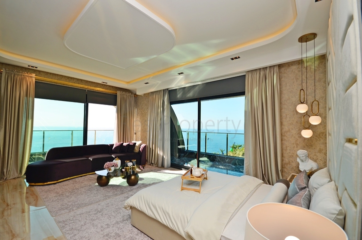 اطلالة بحر -فيلا فاخرة للبيع في الانيا 