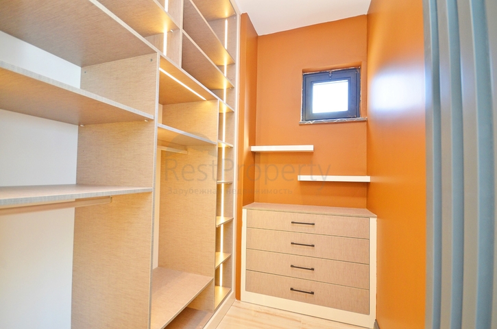 اطلالة بحر -فيلا فاخرة للبيع في الانيا 