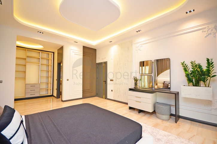 اطلالة بحر -فيلا فاخرة للبيع في الانيا 