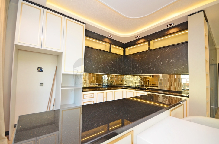 اطلالة بحر -فيلا فاخرة للبيع في الانيا 