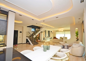 اطلالة بحر -فيلا فاخرة للبيع في الانيا 