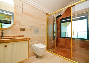 اطلالة بحر -فيلا فاخرة للبيع في الانيا 