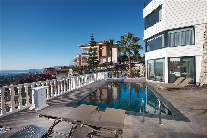 فيلا حديثة 4 + 1 مفروشة في كارجيجاك