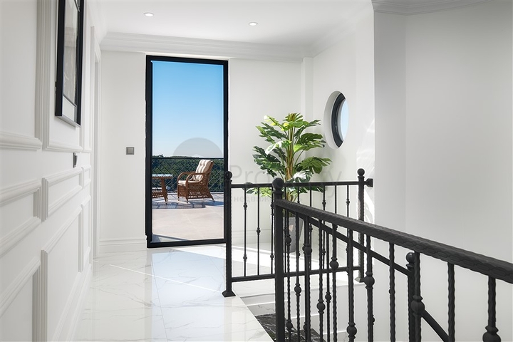 فيلا حديثة 4 + 1 مفروشة في كارجيجاك