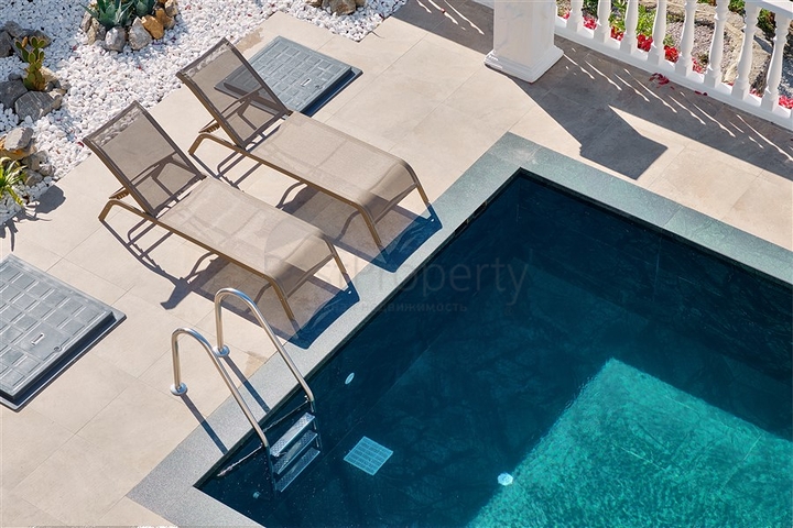 فيلا حديثة 4 + 1 مفروشة في كارجيجاك