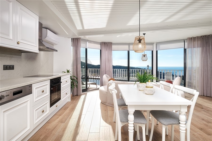 فيلا حديثة 4 + 1 مفروشة في كارجيجاك