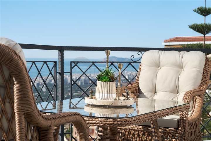 فيلا حديثة 4 + 1 مفروشة في كارجيجاك